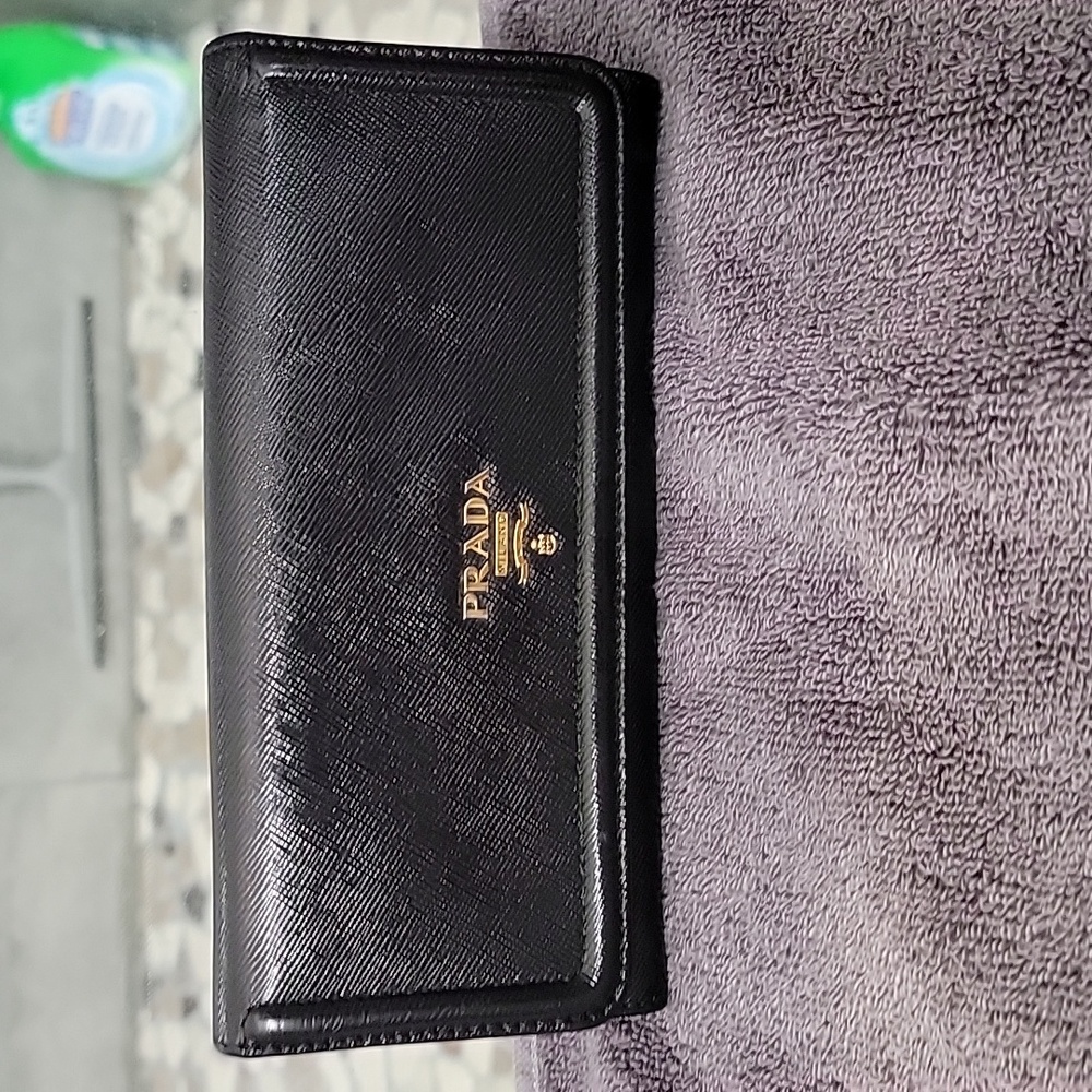 PRADA MILANO 💯 AUTHENTIC WALLET